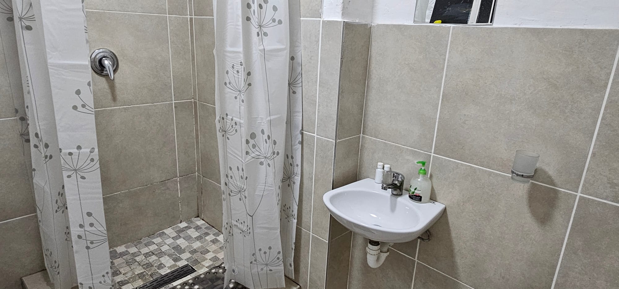 4-Sleeper | Fitzroy 7 | R1250/night (Save 10% vs. other Cape Town hotels)