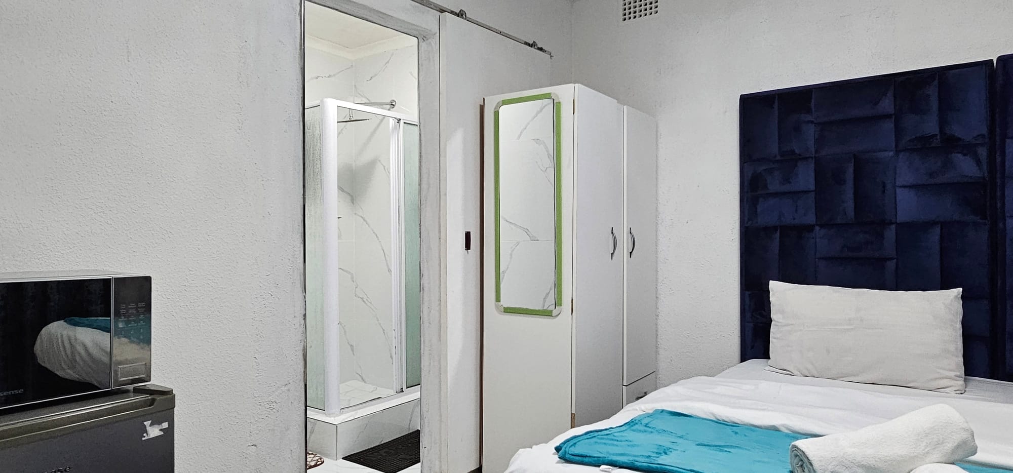 2-Sleeper | Fitzroy 8 | R950/night (Save 10% vs. other Cape Town hotels)