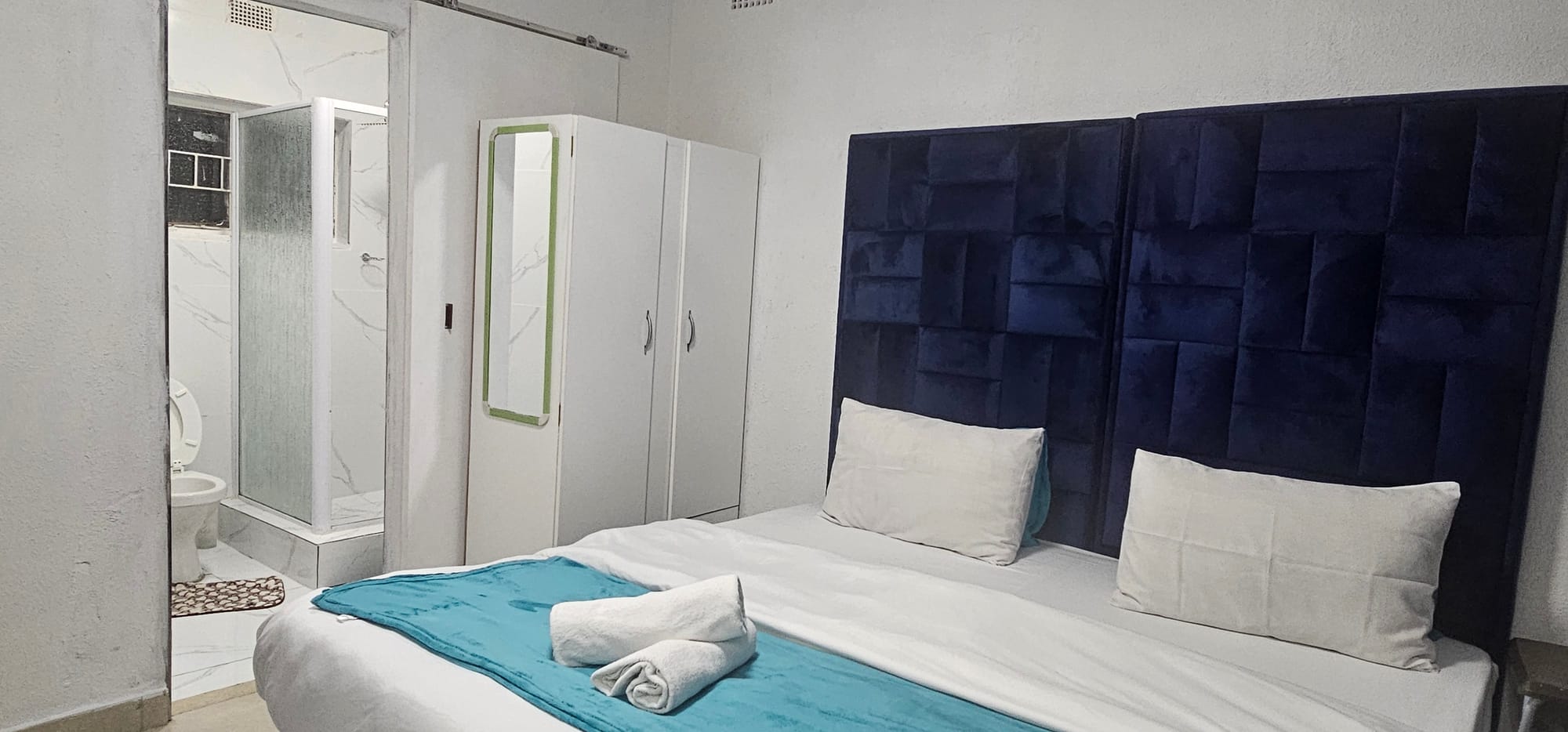 2-Sleeper | Fitzroy 8 | R950/night (Save 10% vs. other Cape Town hotels)