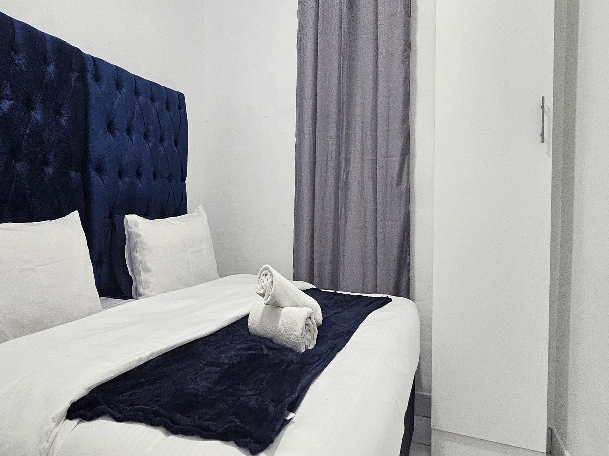 2-Sleeper | Fitzroy 10 | R750/night (Save 10% vs. other Cape Town hotels)