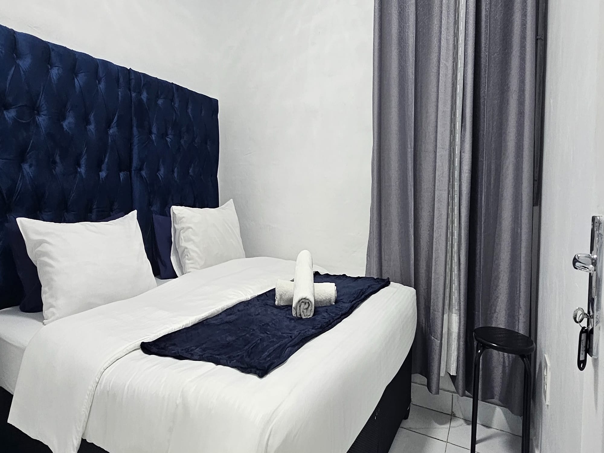 2-Sleeper | Fitzroy 11 | R750/night (Save 10% vs. other Cape Town hotels)