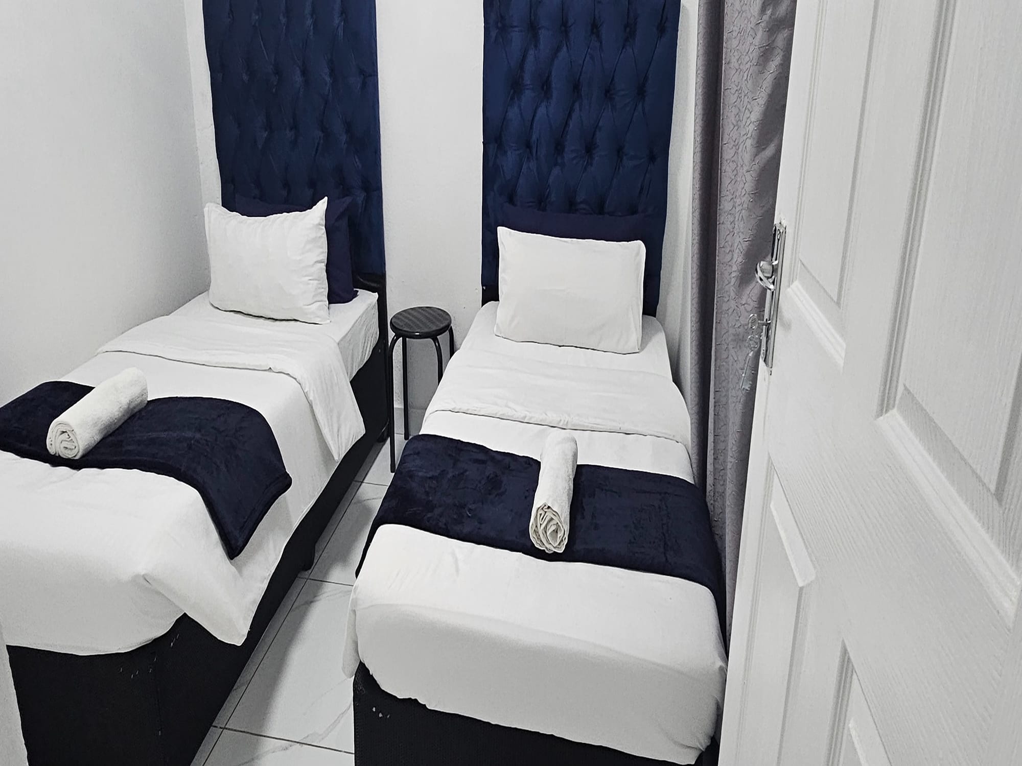 2-Sleeper | Fitzroy 12 | R750/night (Save 10% vs. other Cape Town hotels)