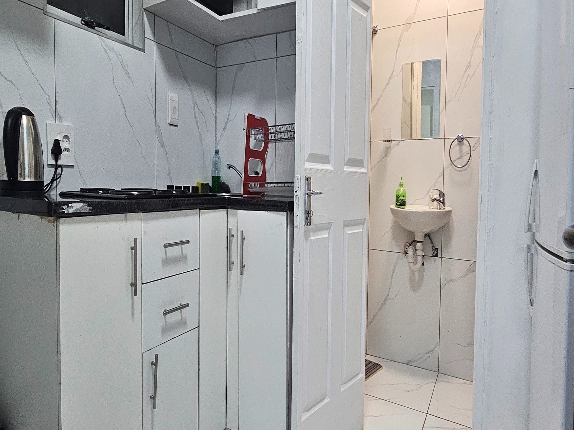 2-Sleeper | Fitzroy 12 | R750/night (Save 10% vs. other Cape Town hotels)