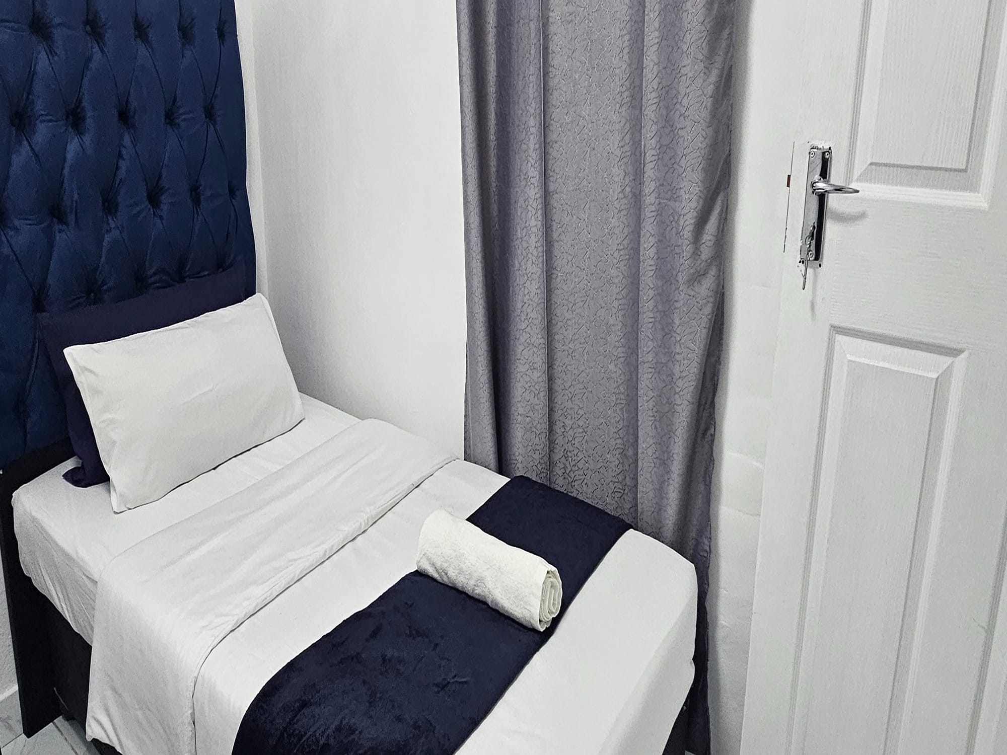 6-Sleeper | Fitzroy 9 | R2250/night (Save 10% vs. other Cape Town hotels)