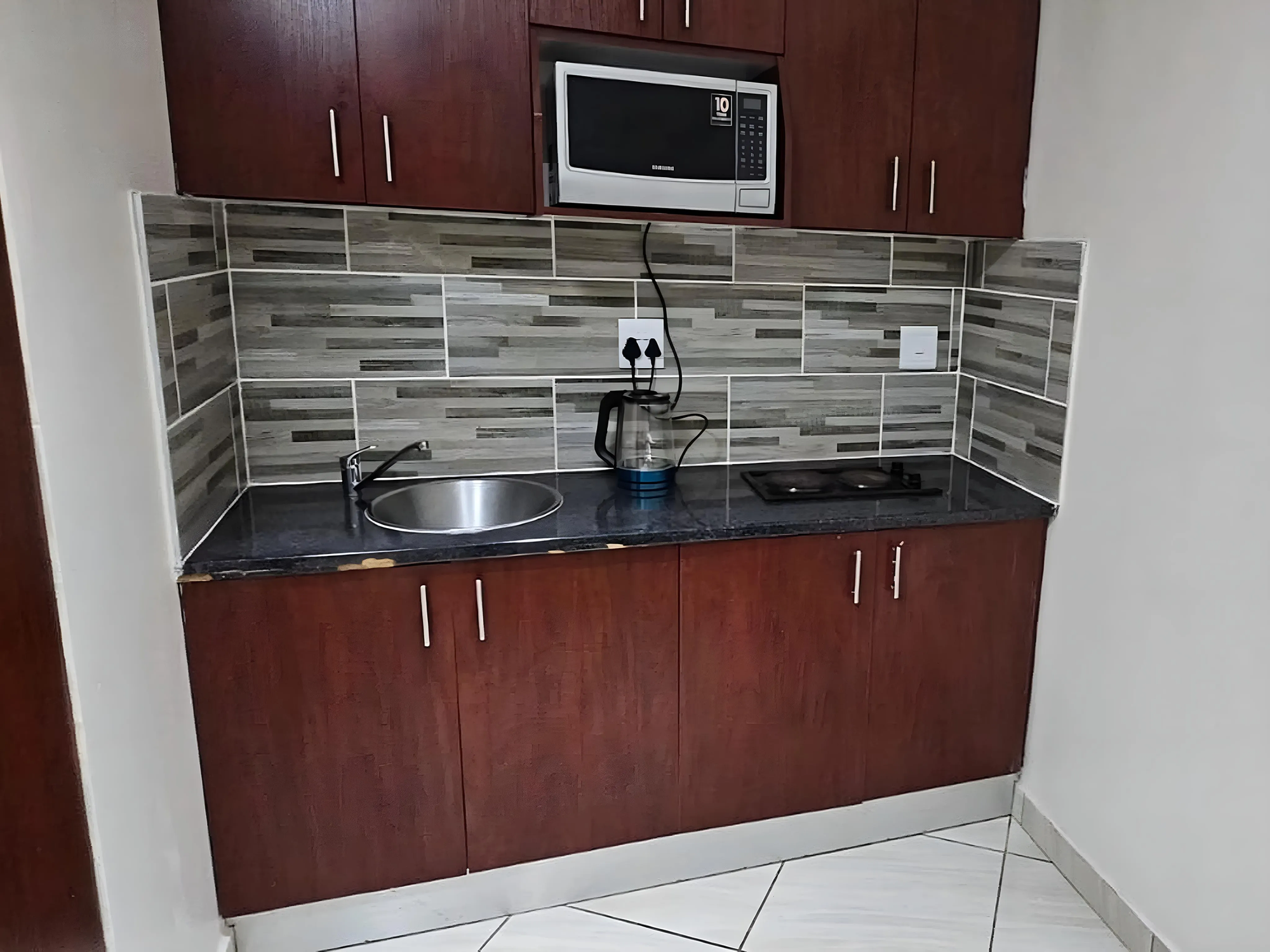 3-Sleeper | Spencer 1 | R1200/night (Save 10% vs. other Cape Town hotels)