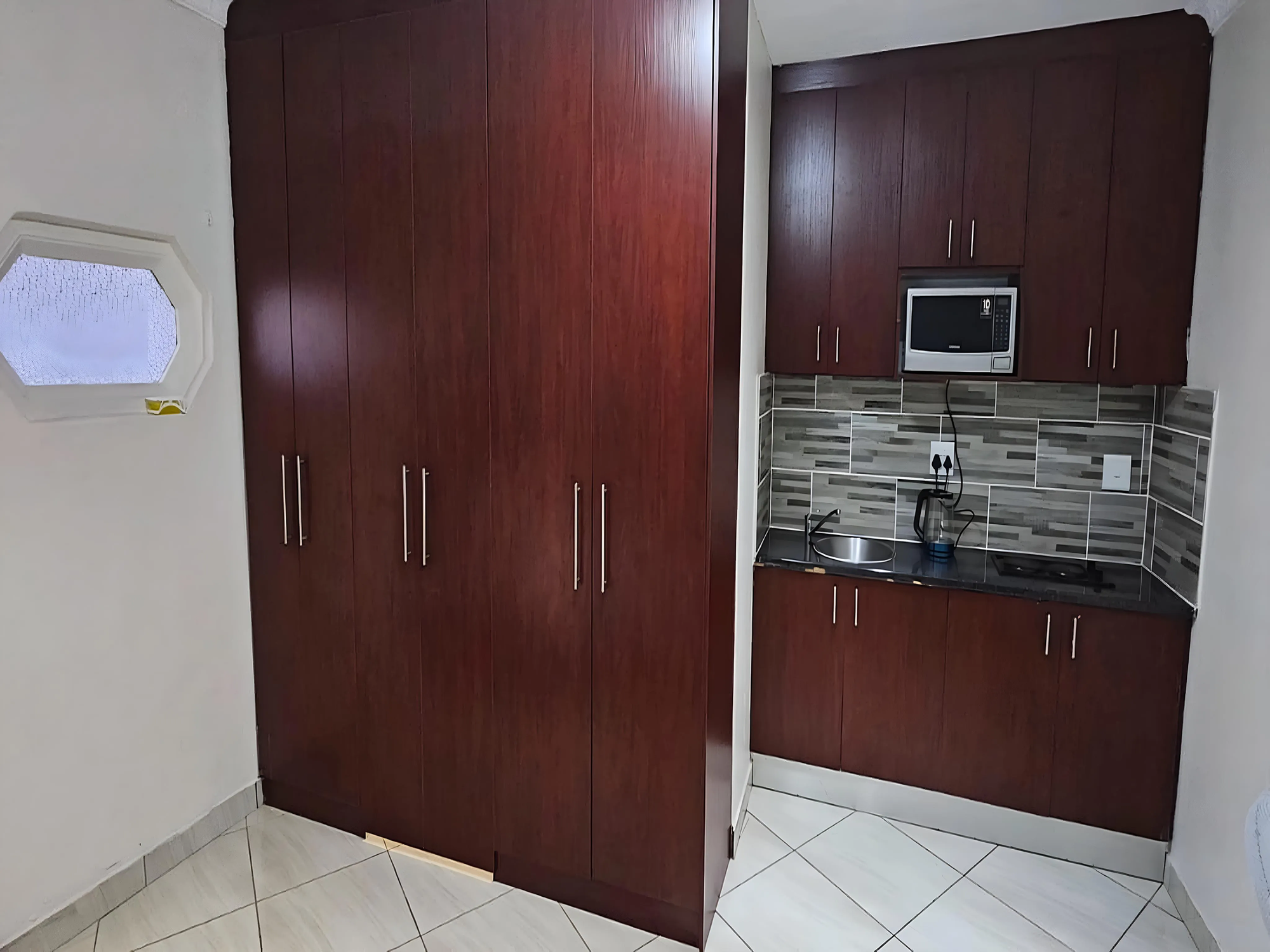 3-Sleeper | Spencer 1 | R1200/night (Save 10% vs. other Cape Town hotels)