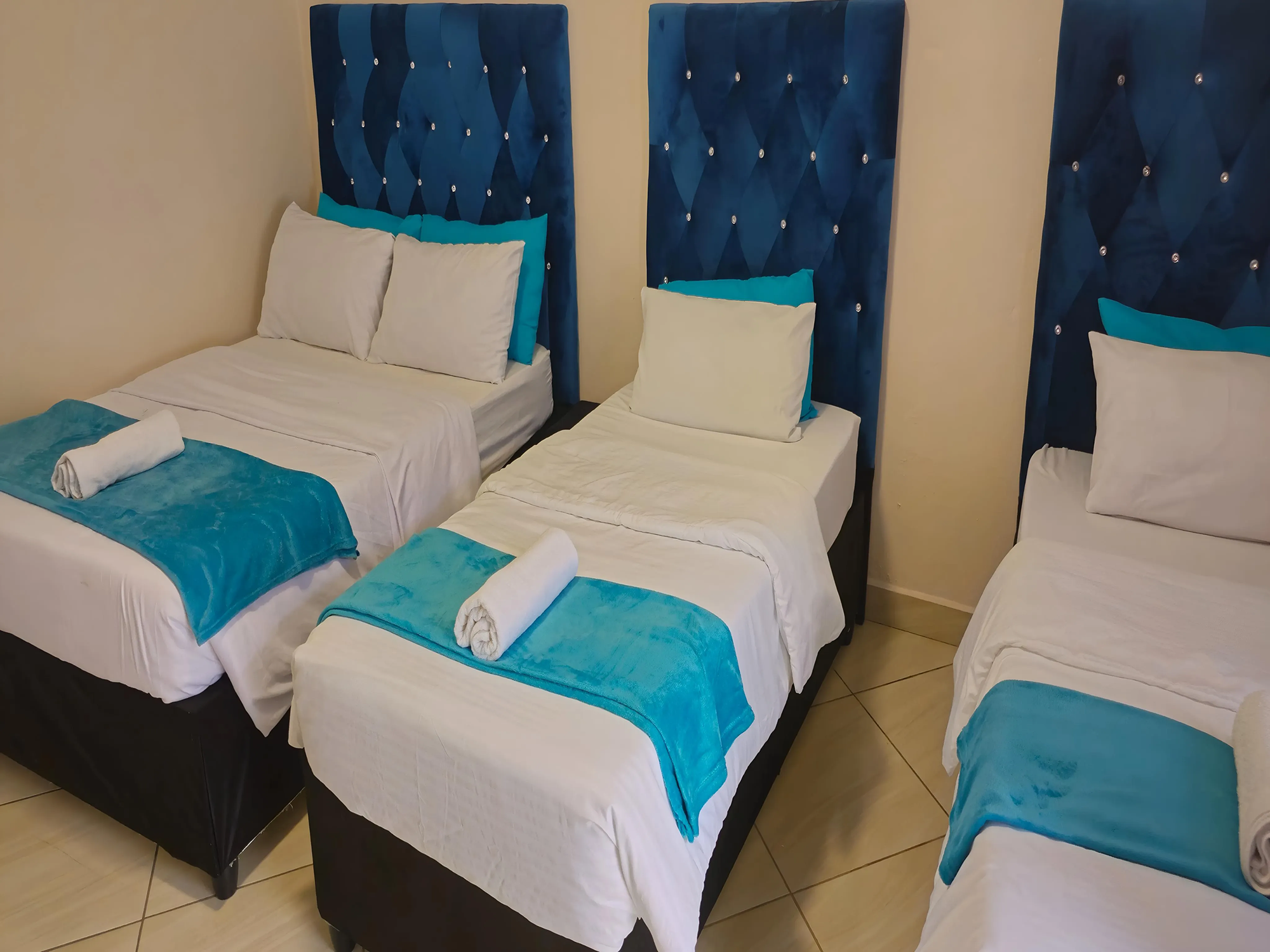 4-Sleeper | Spencer 2 | R1500/night (Save 10% vs. other Cape Town hotels)