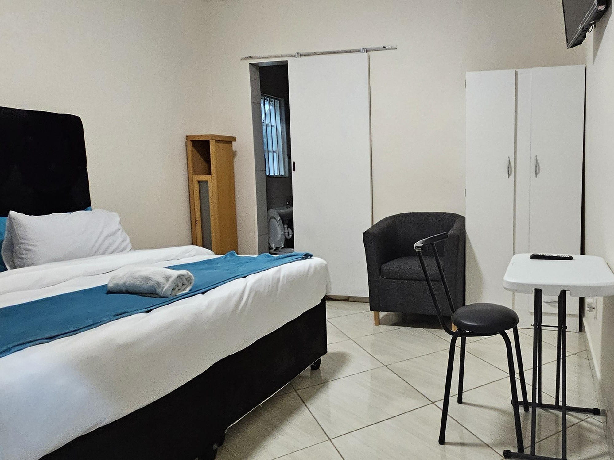 2-Sleeper | Spencer 3 | R850/night (Save 10% vs. other Cape Town hotels)