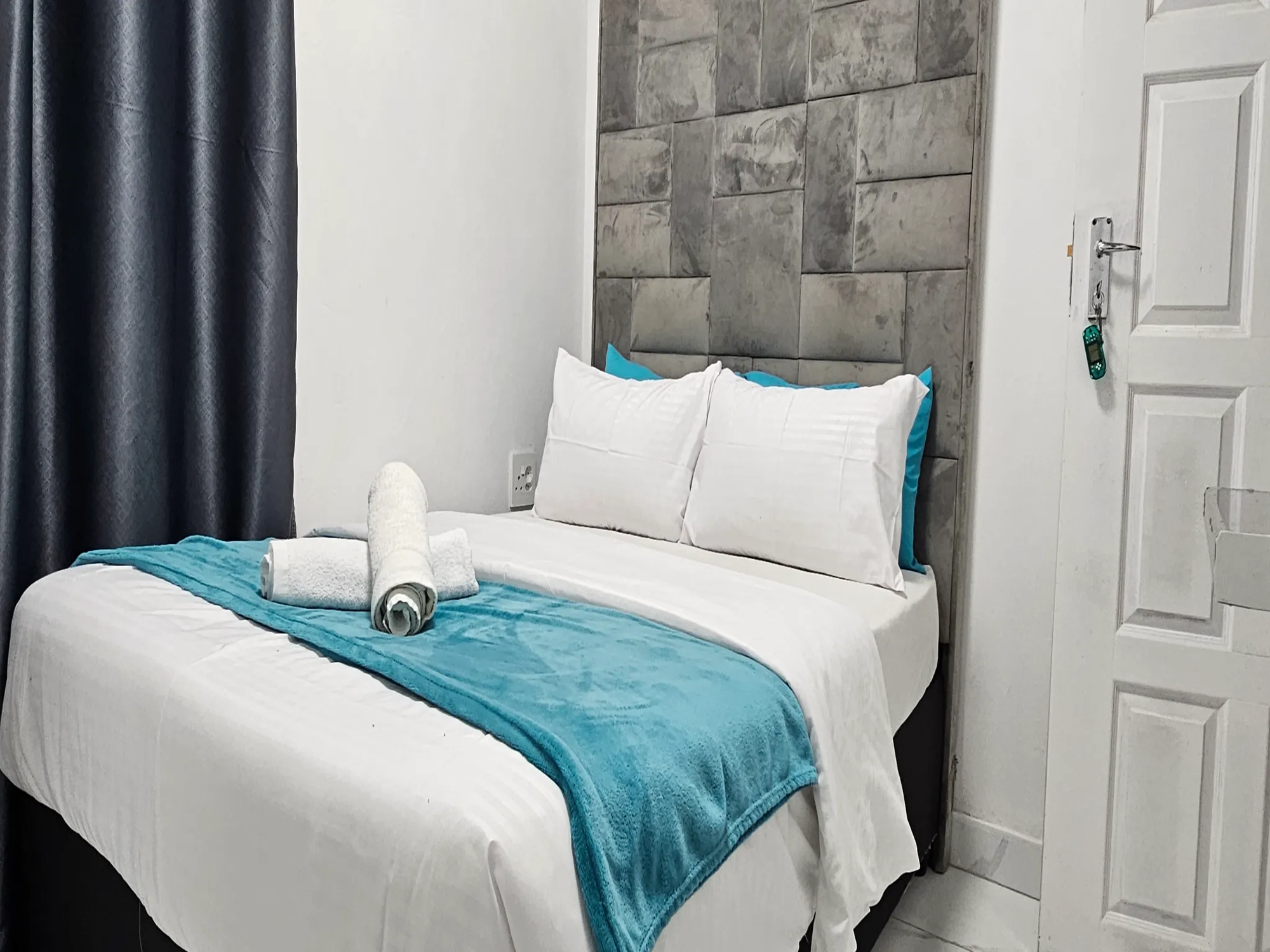 2-Sleeper | Spencer 7 | R750/night (Save 10% vs. other Cape Town hotels)