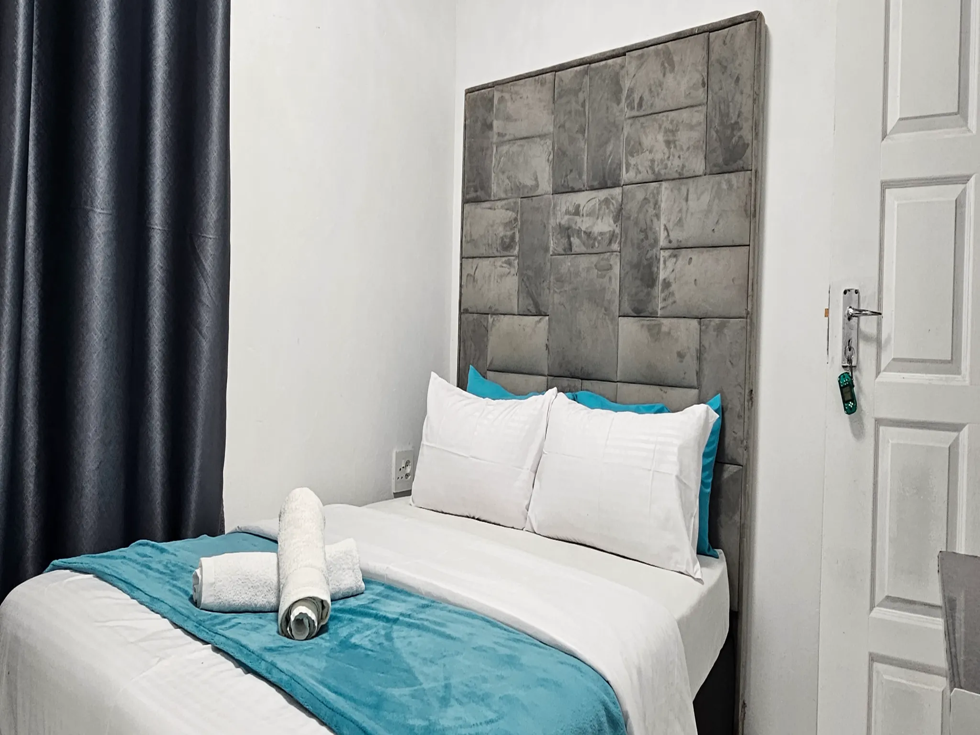 2-Sleeper | Spencer 7 | R750/night (Save 10% vs. other Cape Town hotels)