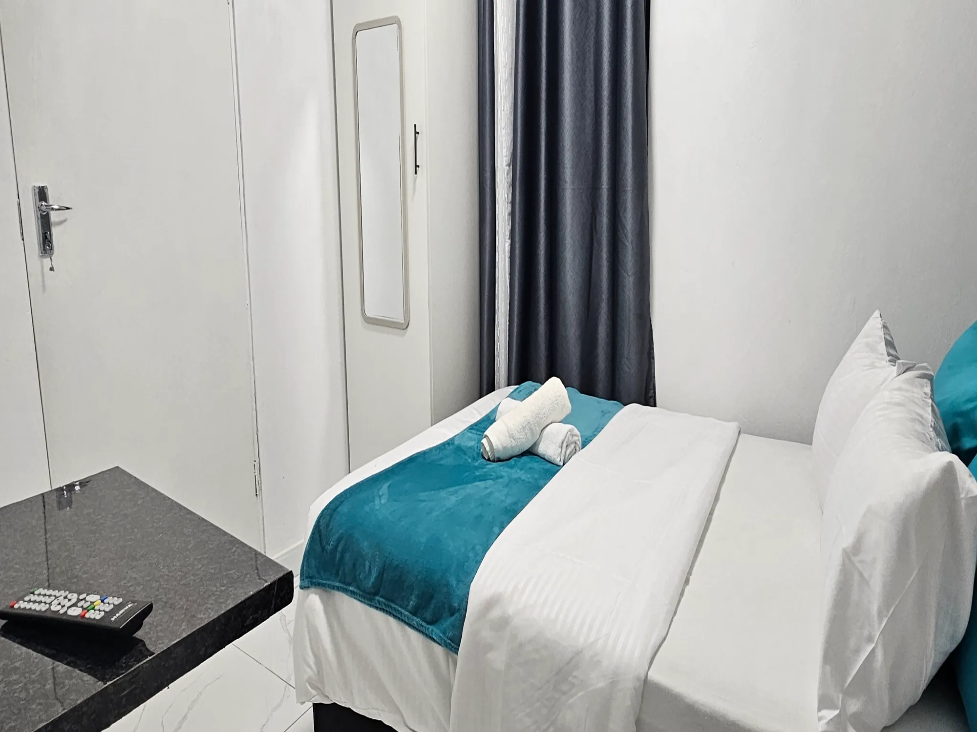2-Sleeper | Spencer 7 | R750/night (Save 10% vs. other Cape Town hotels)