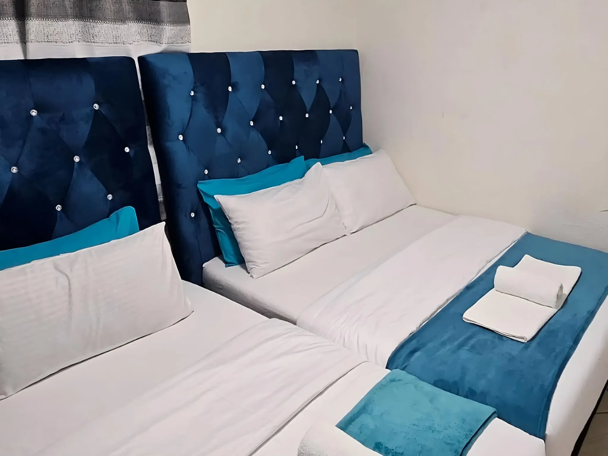 4-Sleeper | Spencer 6 | R1500/night (Save 10% vs. other Cape Town hotels)