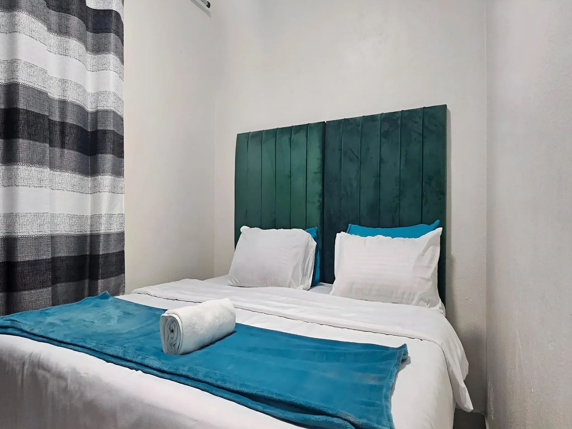 4-Sleeper | Spencer 6 | R1500/night (Save 10% vs. other Cape Town hotels)