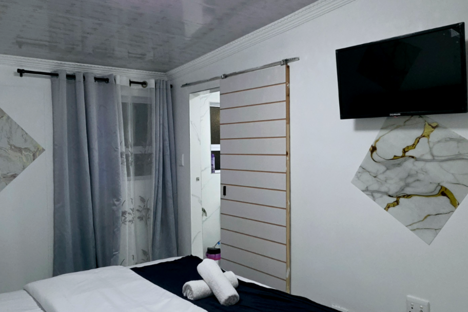 2-Sleeper | Barnard 8 | R750/night