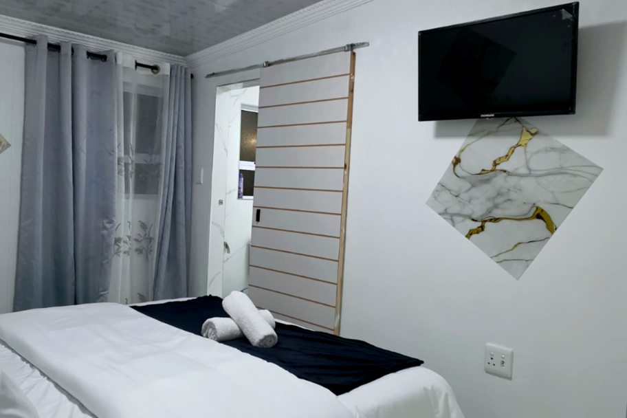 2-Sleeper | Barnard 8 | R750/night