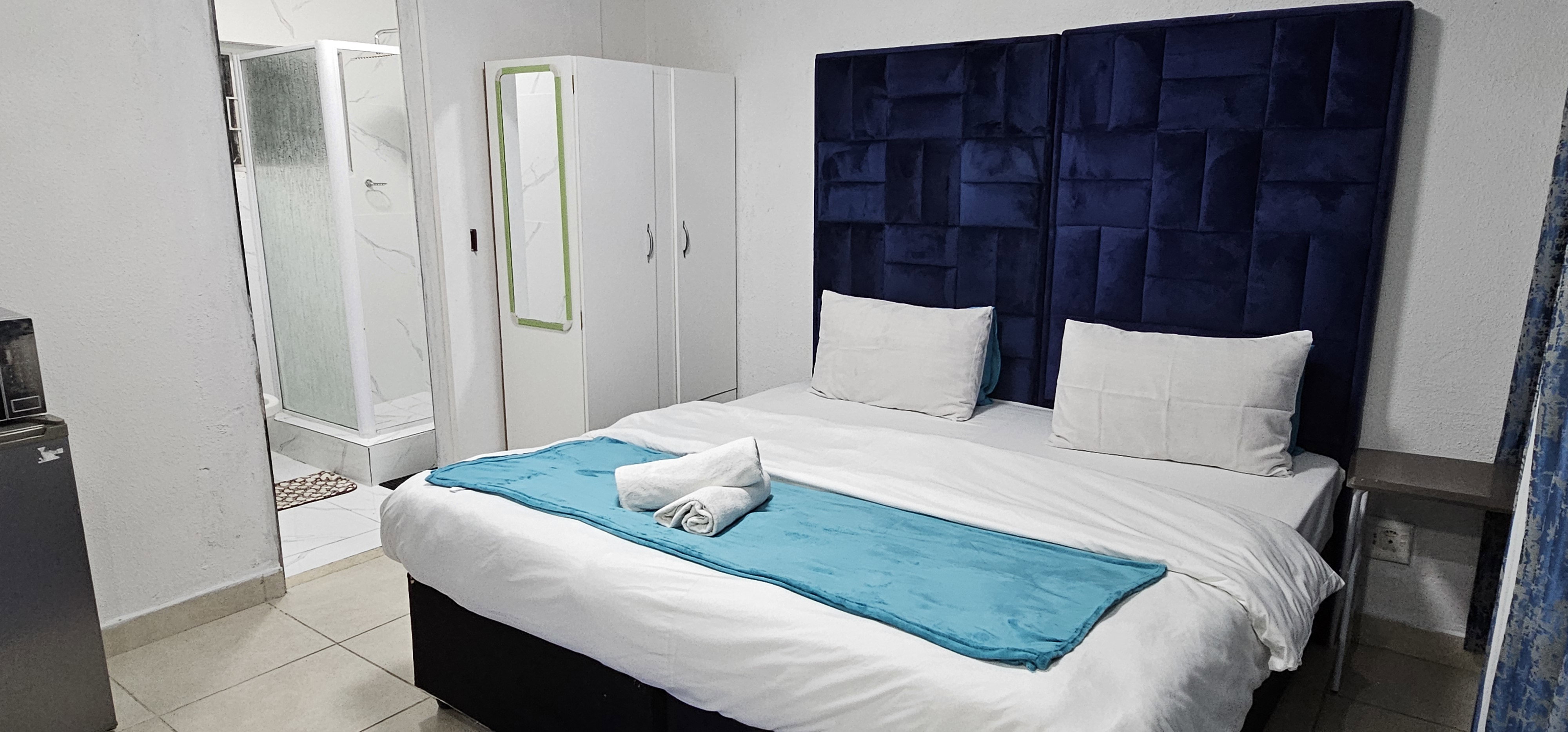 Slaapplek vir 2 | Fitzroy 8 | R950/nag (Bespaar 10% teenoor ander hotelle in Kaapstad)