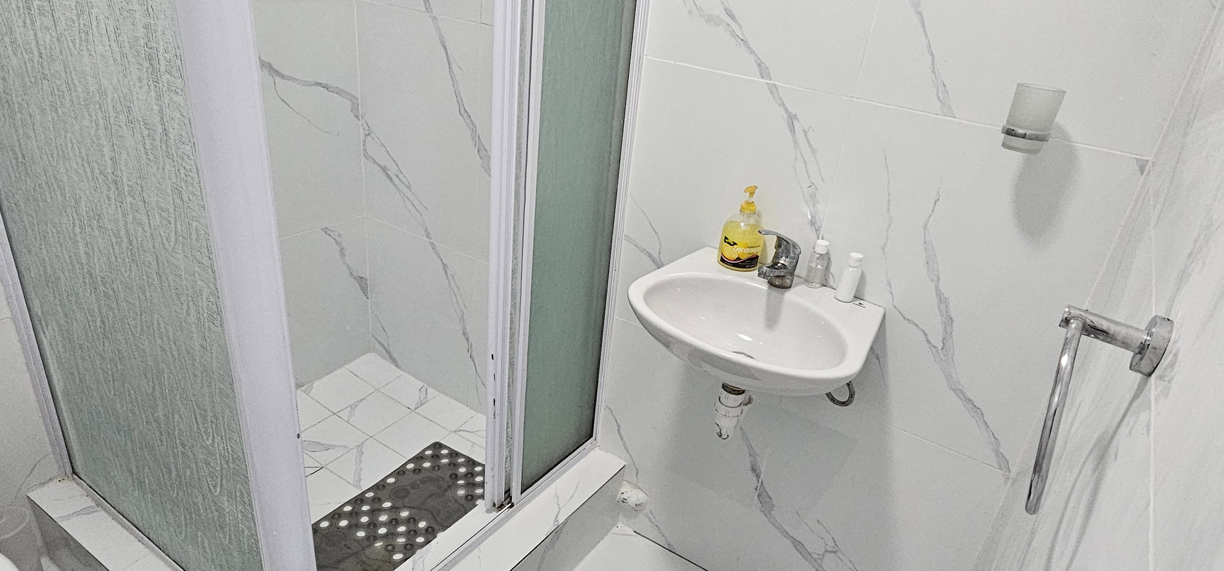 Slaapplek vir 2 | Fitzroy 8 | R950/nag (Bespaar 10% teenoor ander hotelle in Kaapstad)