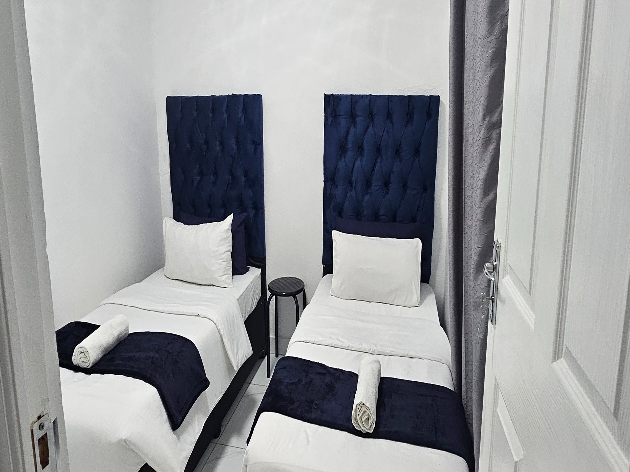 Slaapplek vir 2 | Fitzroy 12 | R750/nag (Bespaar 10% teenoor ander hotelle in Kaapstad)