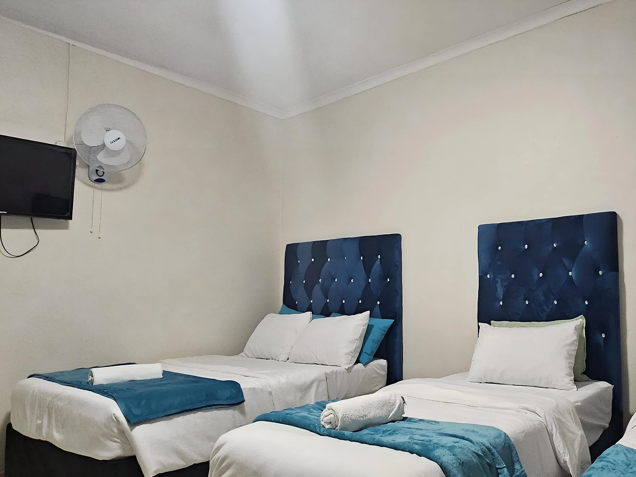 4-Sleeper | Spencer 2 | R1500/night (Save 10% vs. other Cape Town hotels)