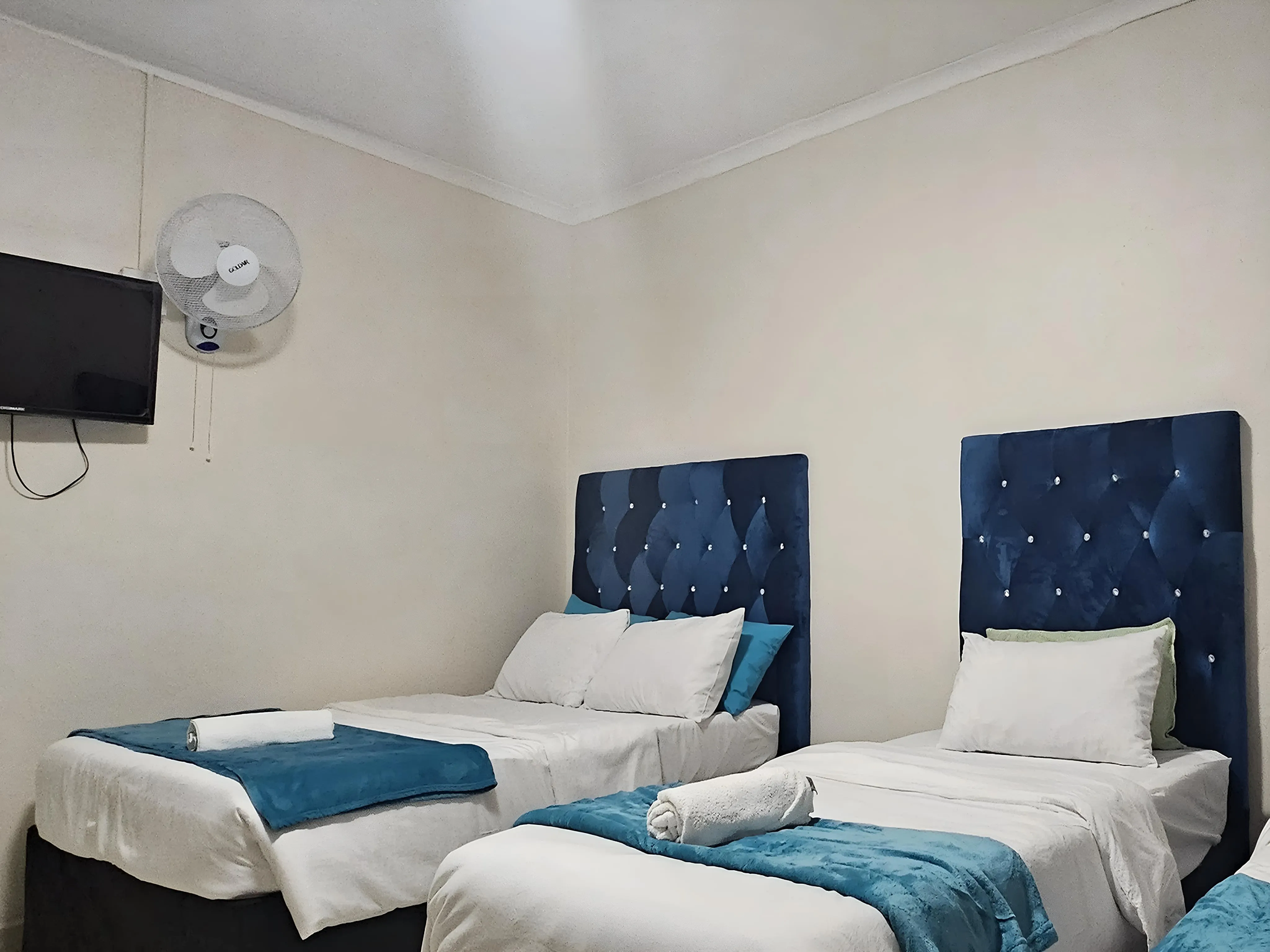 4-Sleeper | Spencer 2 | R1500/night (Save 10% vs. other Cape Town hotels)