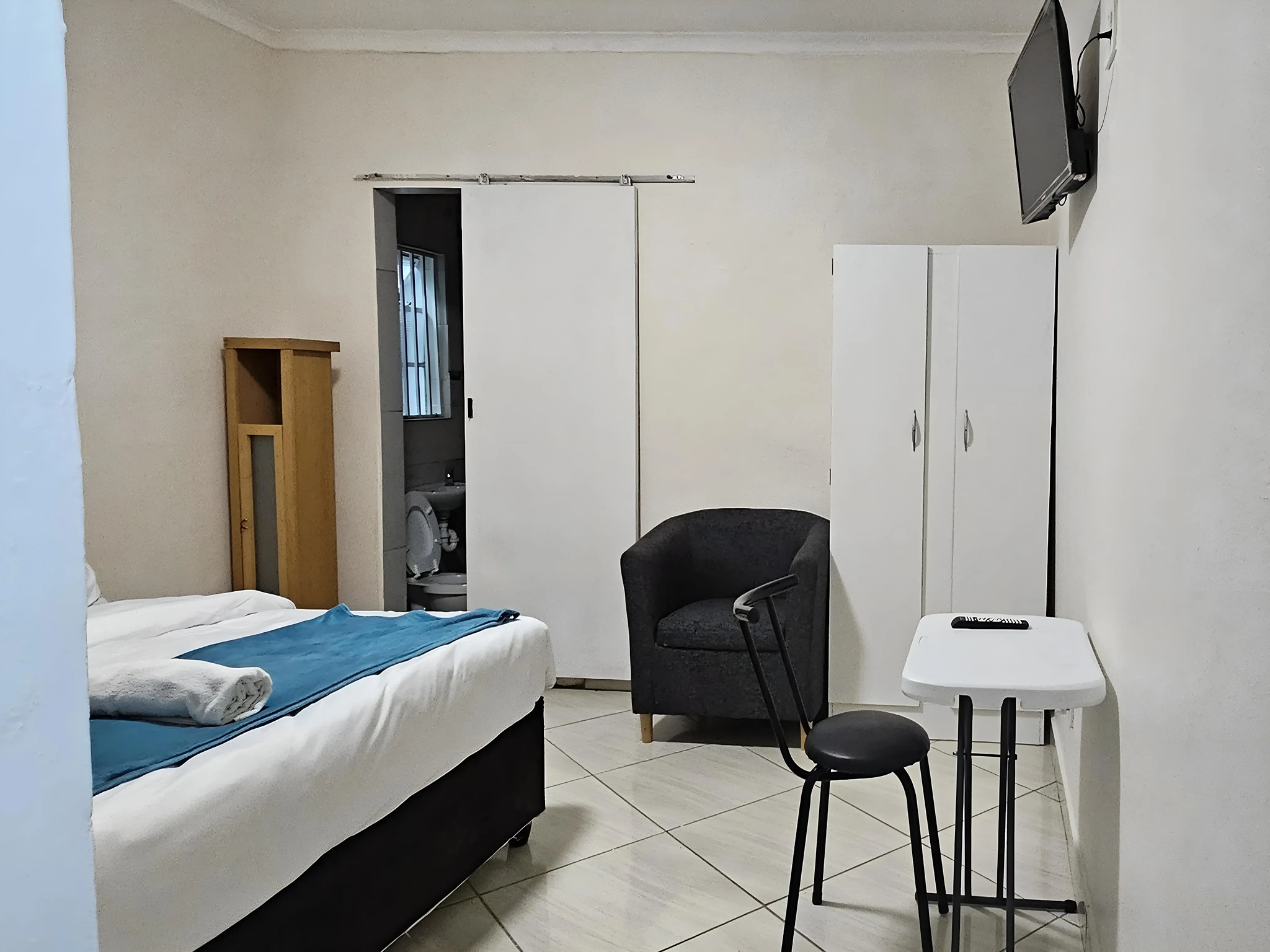 2-Sleeper | Spencer 3 | R850/night (Save 10% vs. other Cape Town hotels)