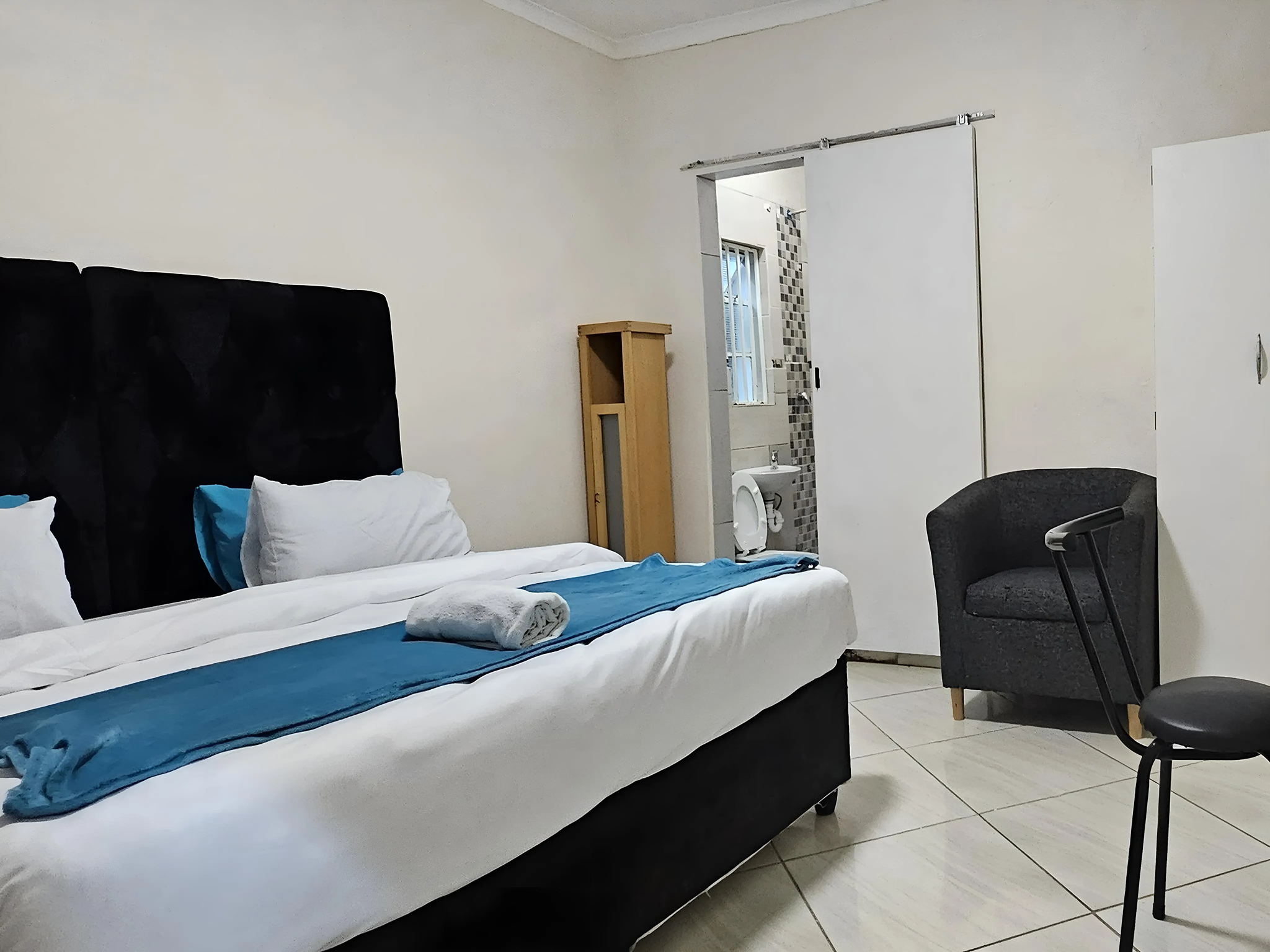 2-Sleeper | Spencer 3 | R850/night (Save 10% vs. other Cape Town hotels)