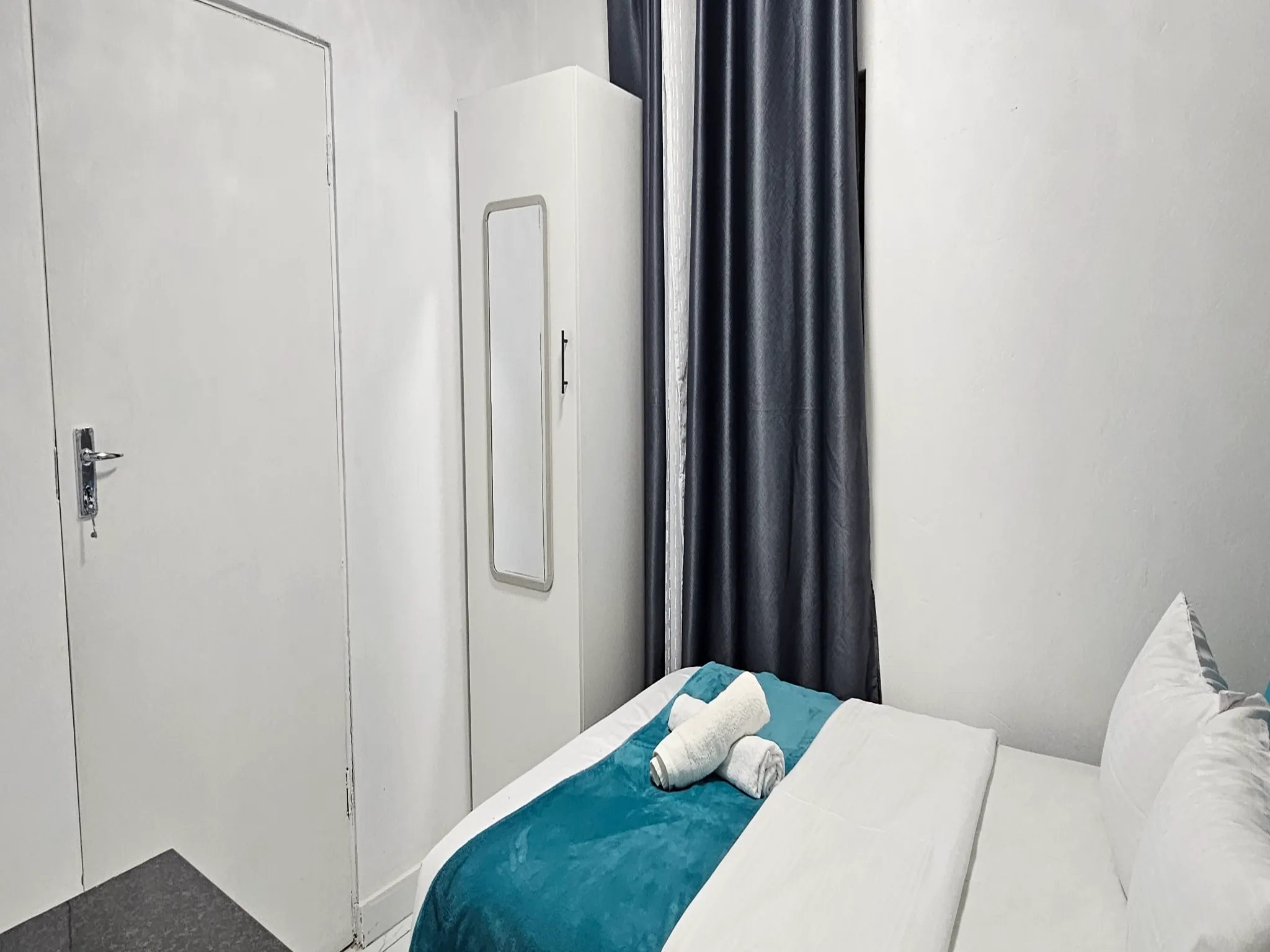 2-Sleeper | Spencer 7 | R750/night (Save 10% vs. other Cape Town hotels)