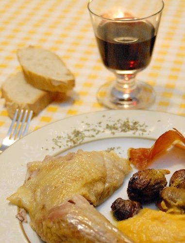 La région regorge de trésors à déguster sans modération. Ici, chaque produit raconte une histoire de terroir et de passion. Laissez-vous tenter par l’authenticité des saveurs locales !