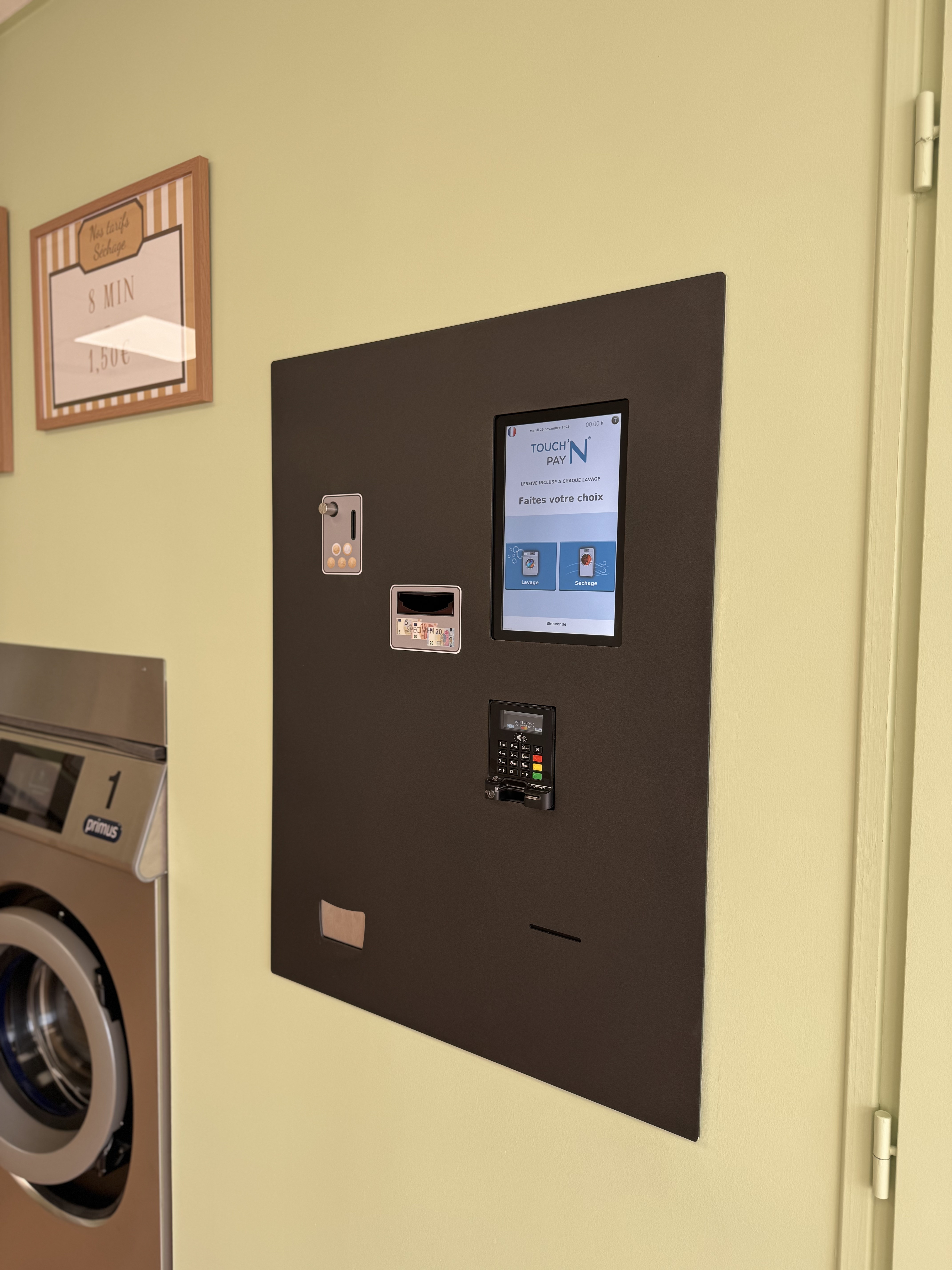 MY LOVELY LAUNDROMAT (37)