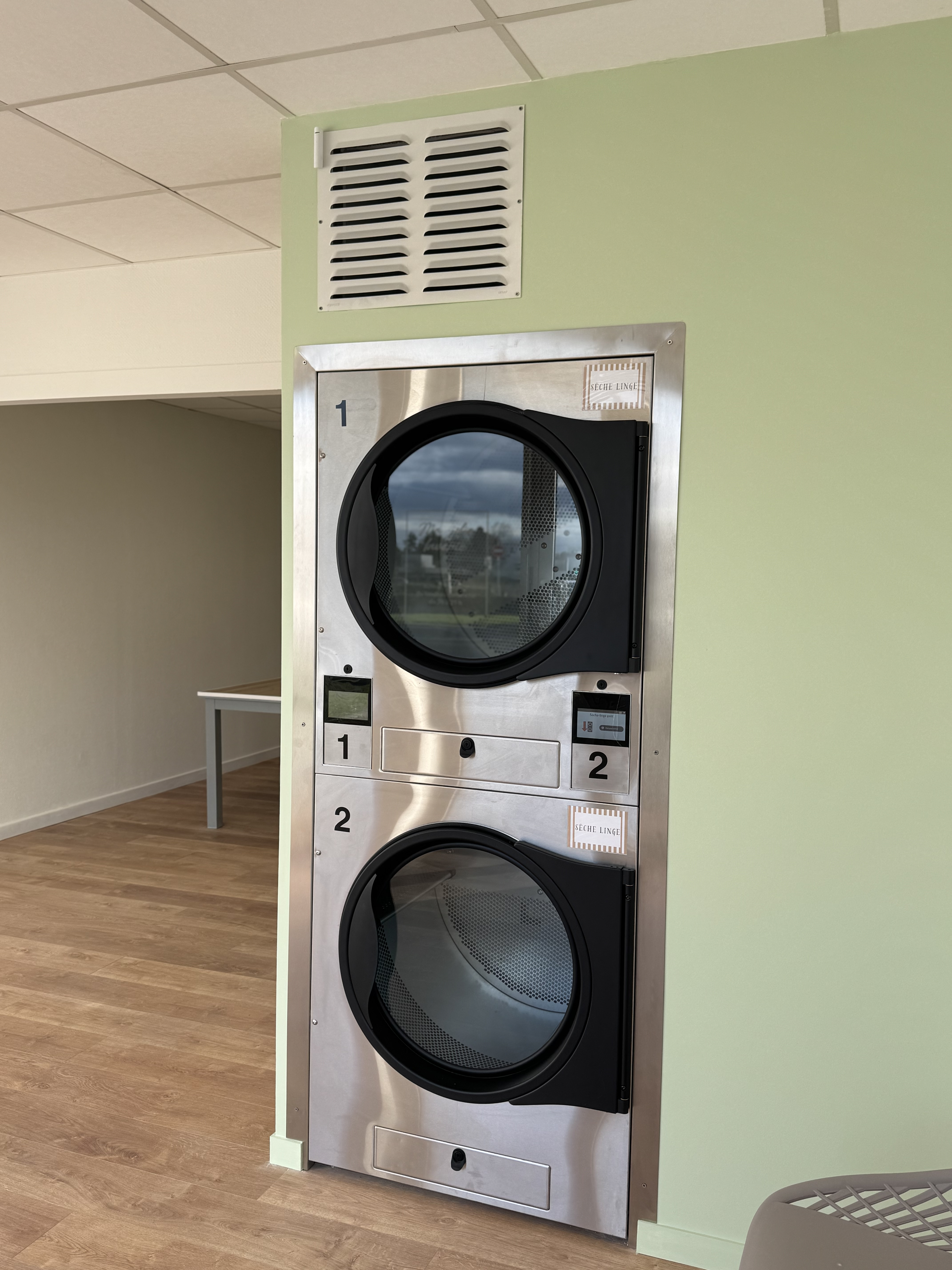 MY LOVELY LAUNDROMAT (37)