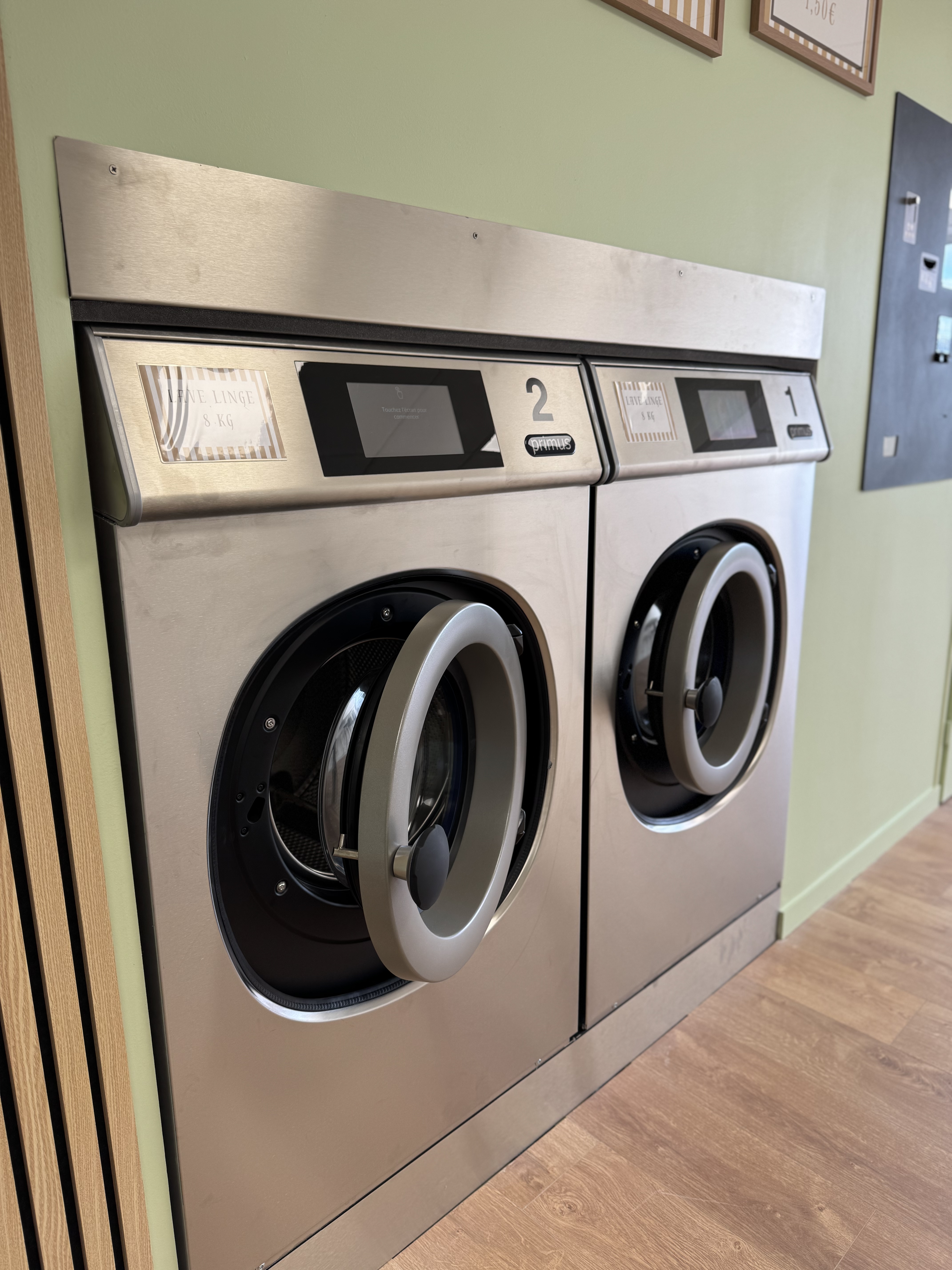 MY LOVELY LAUNDROMAT (37)