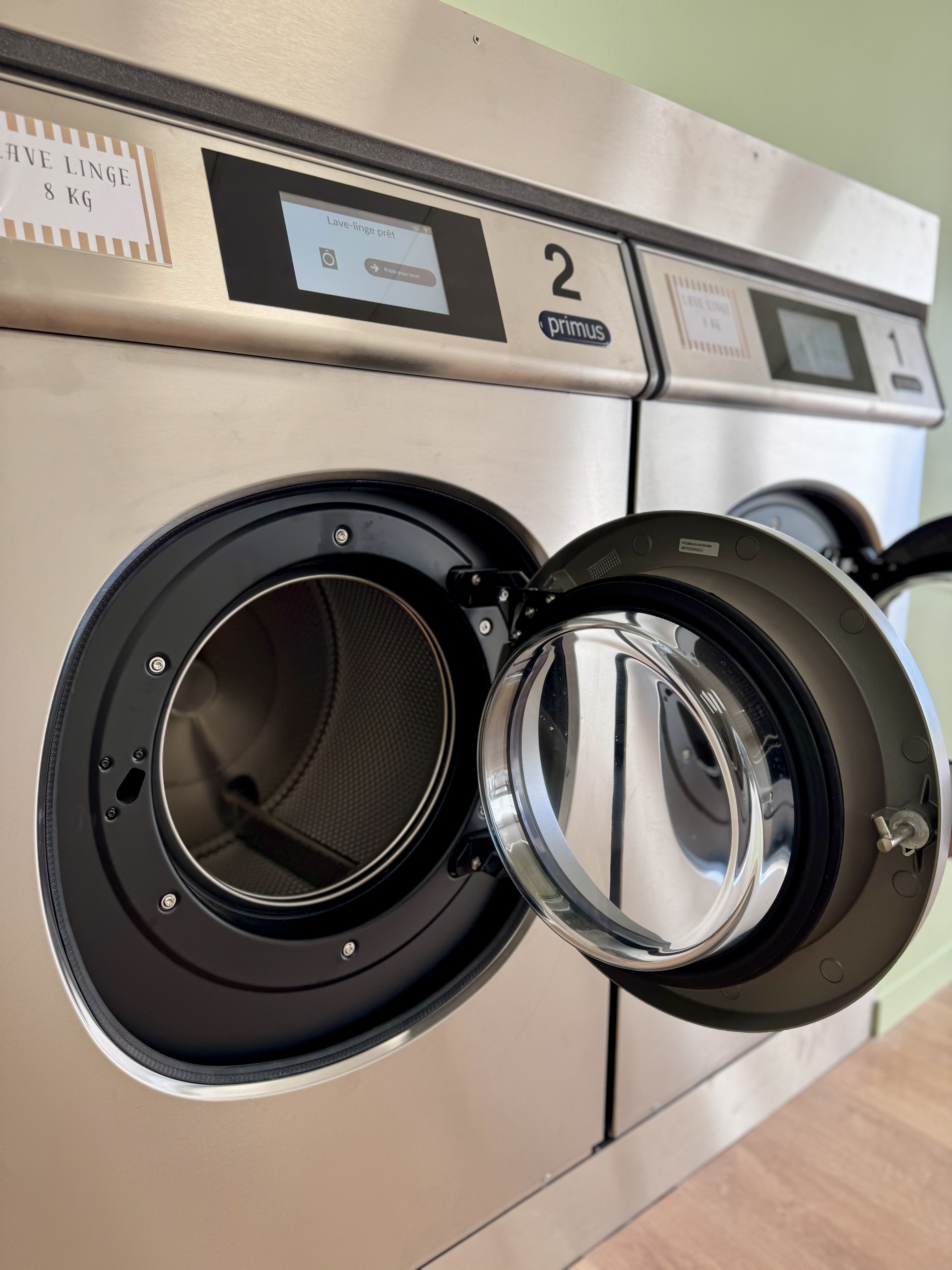 MY LOVELY LAUNDROMAT (37)