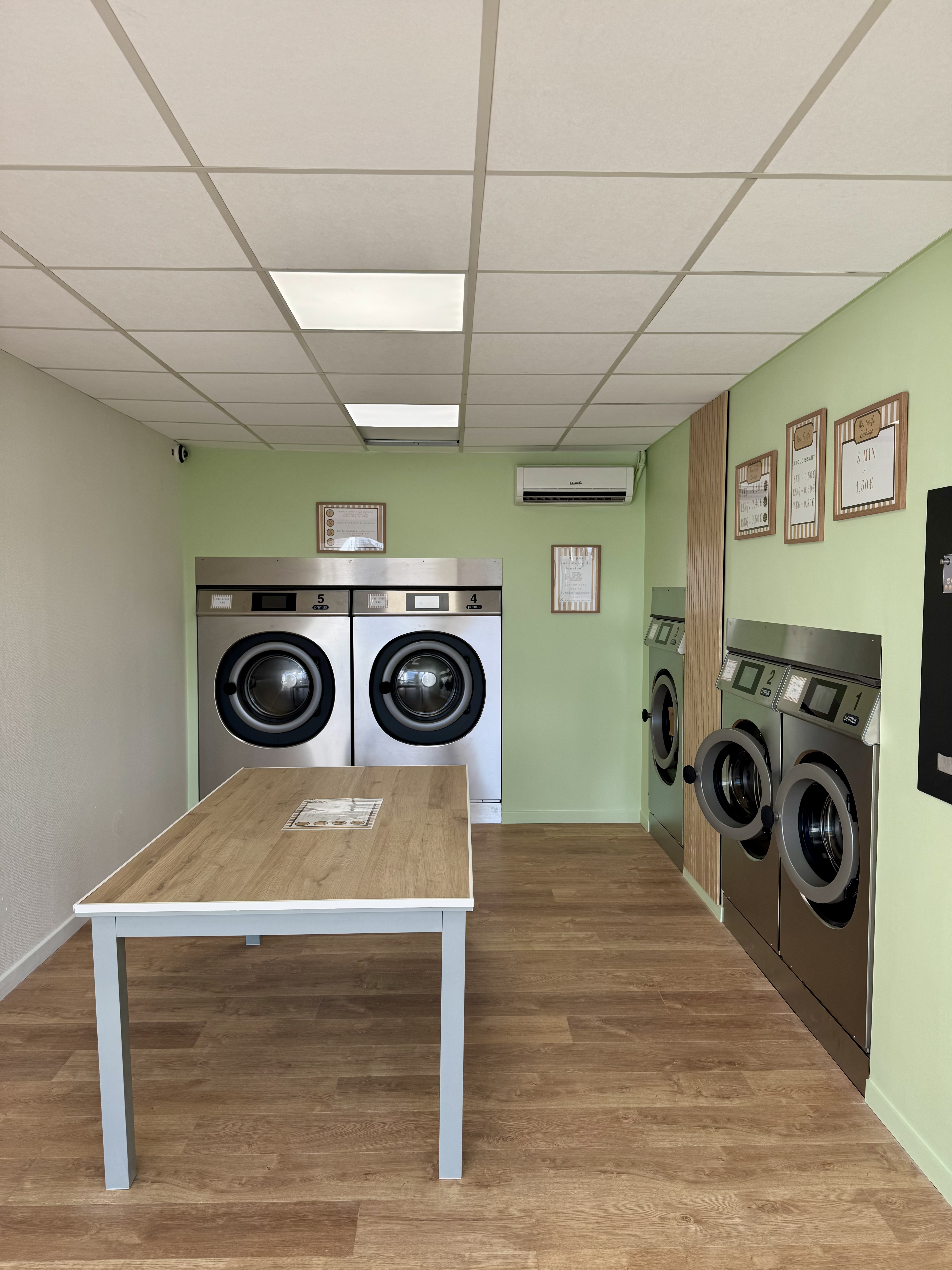 MY LOVELY LAUNDROMAT (37)
