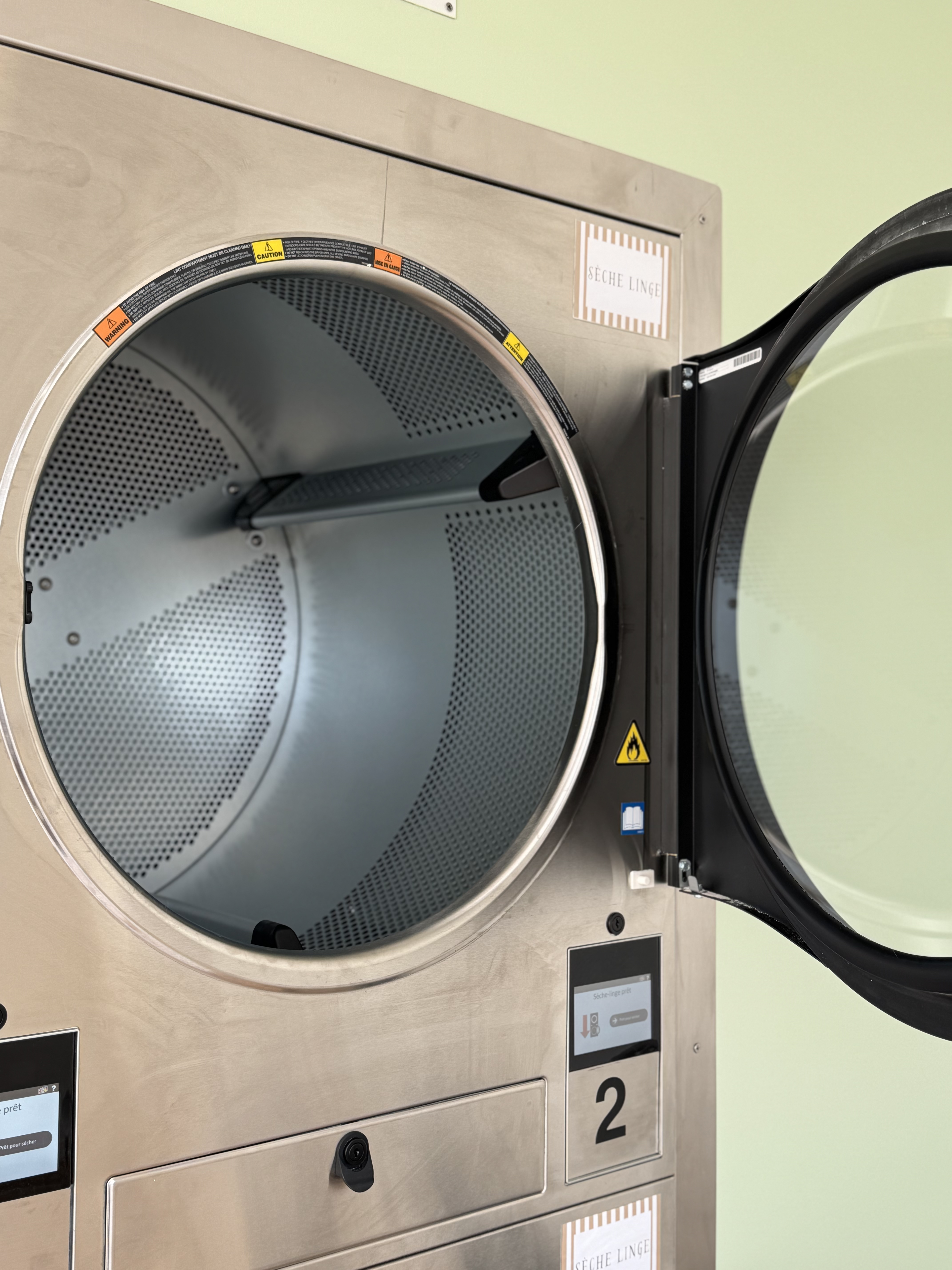 MY LOVELY LAUNDROMAT (37)