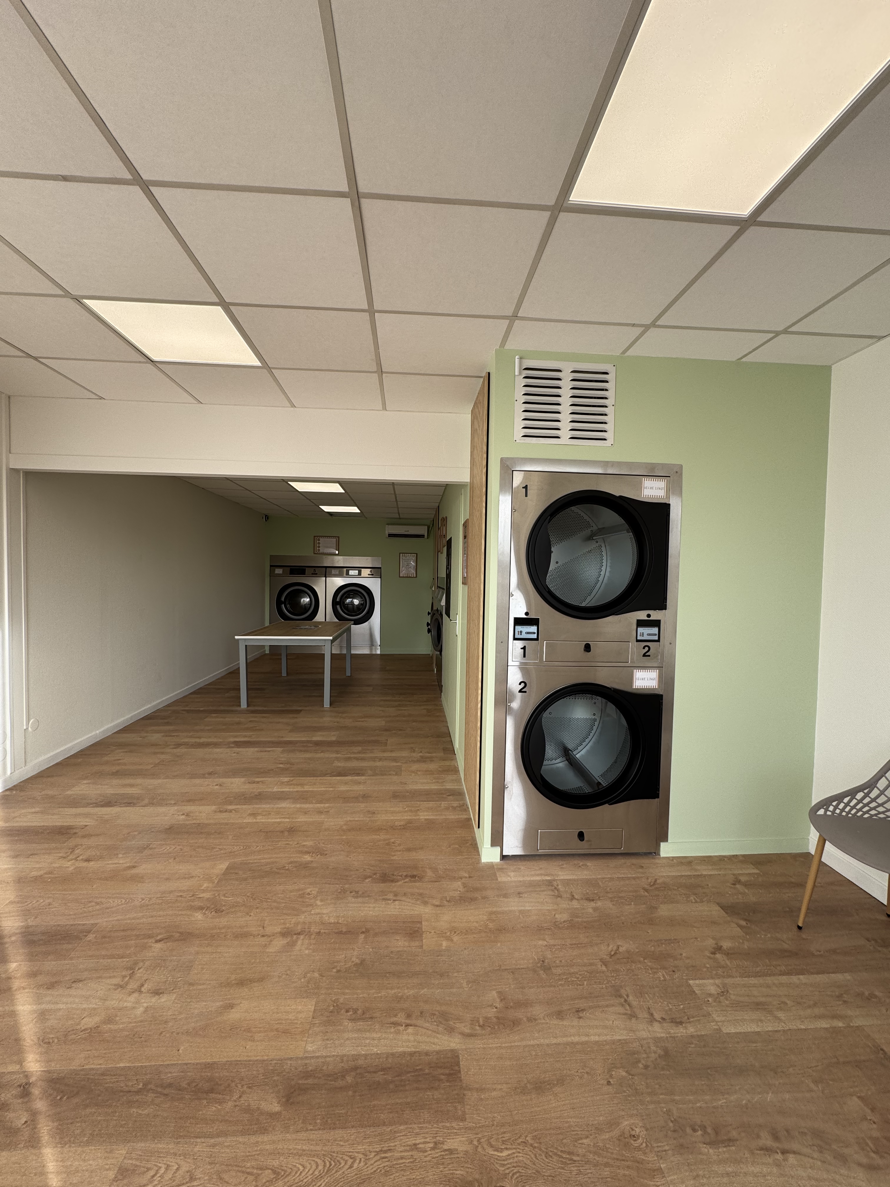 MY LOVELY LAUNDROMAT (37)