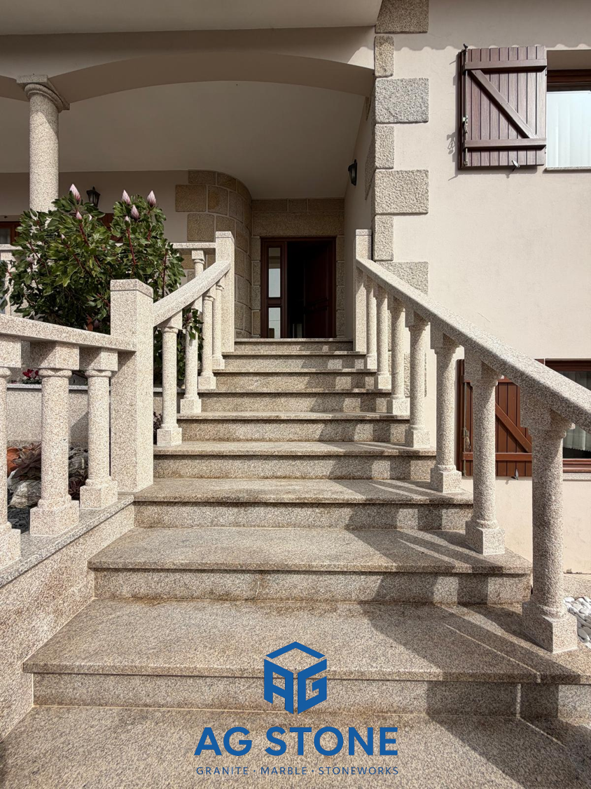 Balaústres em granito amarelo