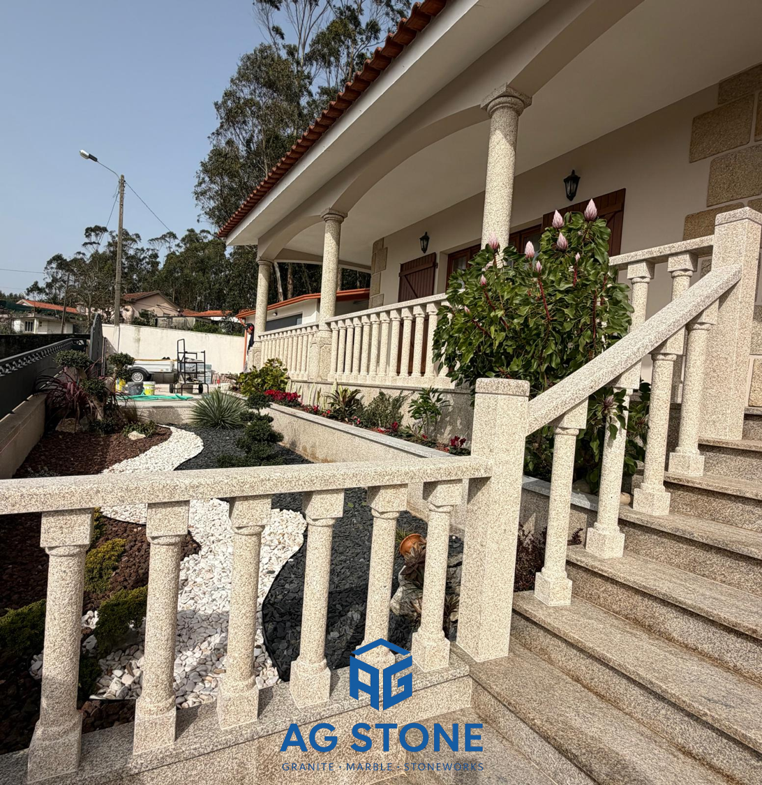 Balaústres em granito amarelo