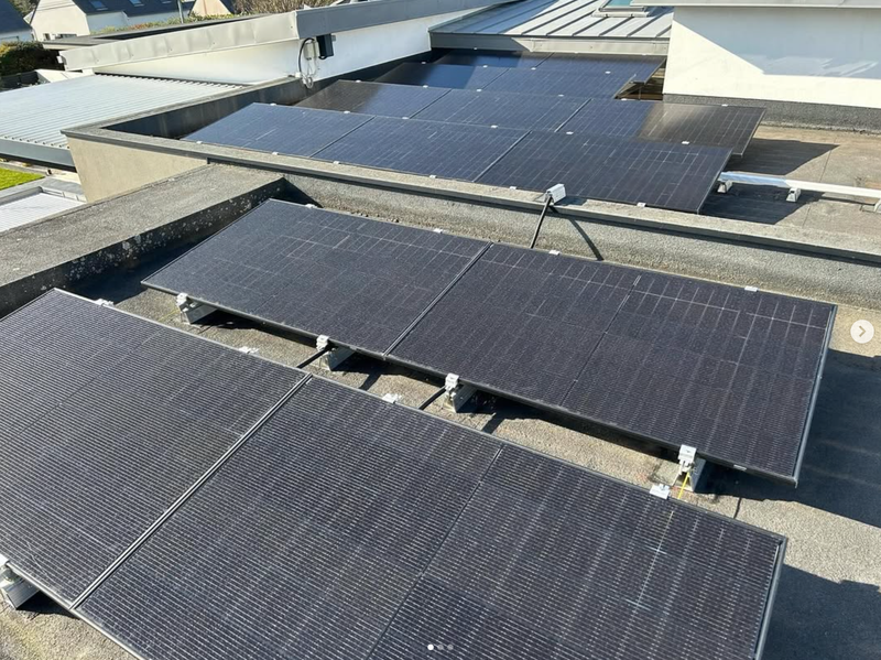 nstallation d’un 6Kwc sur toiture bitume avec onduleur backup et batterie 10Kw