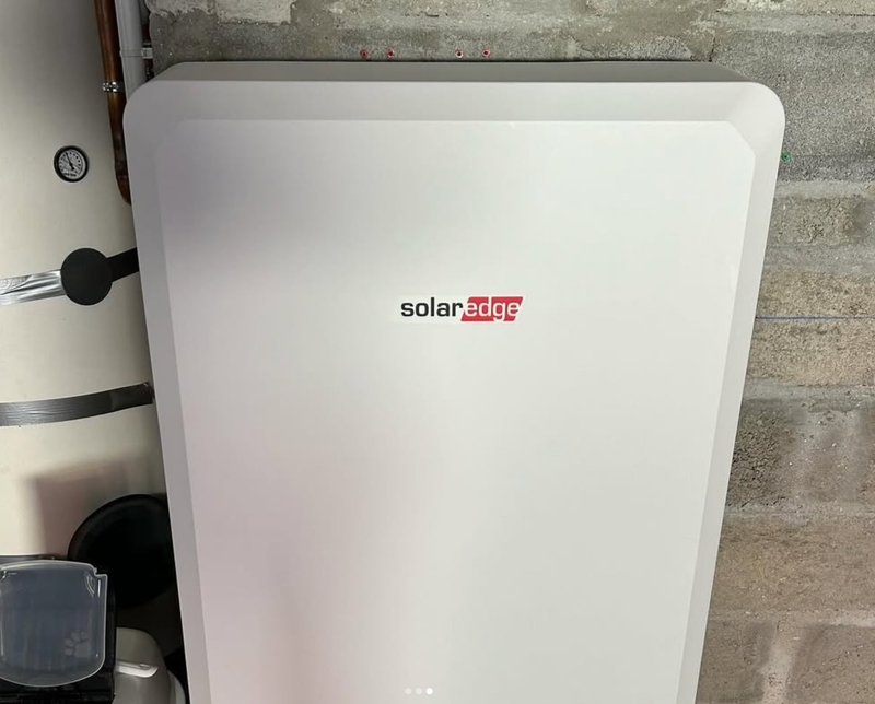 nstallation d’un 6Kwc sur toiture bitume avec onduleur backup et batterie 10Kw