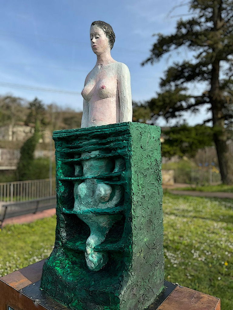 Donna che si specchia nell' acqua di Marco Biagini 2022