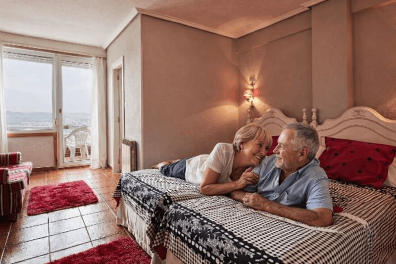 🥾 Habitaciones Dobles para Peregrinos con Terraza en Laredo