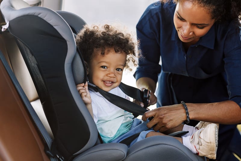 Checklist de 12 Puntos para Elegir una Silla de Auto Infantil Segura y Usarla Correctamente