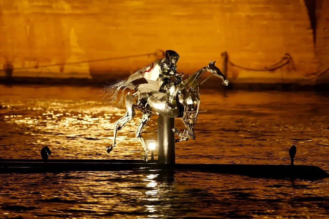 Galoppando sull'Acqua: Il Teatro Equestre Illumina la Cerimonia di Apertura delle Olimpiadi di Parigi 2024