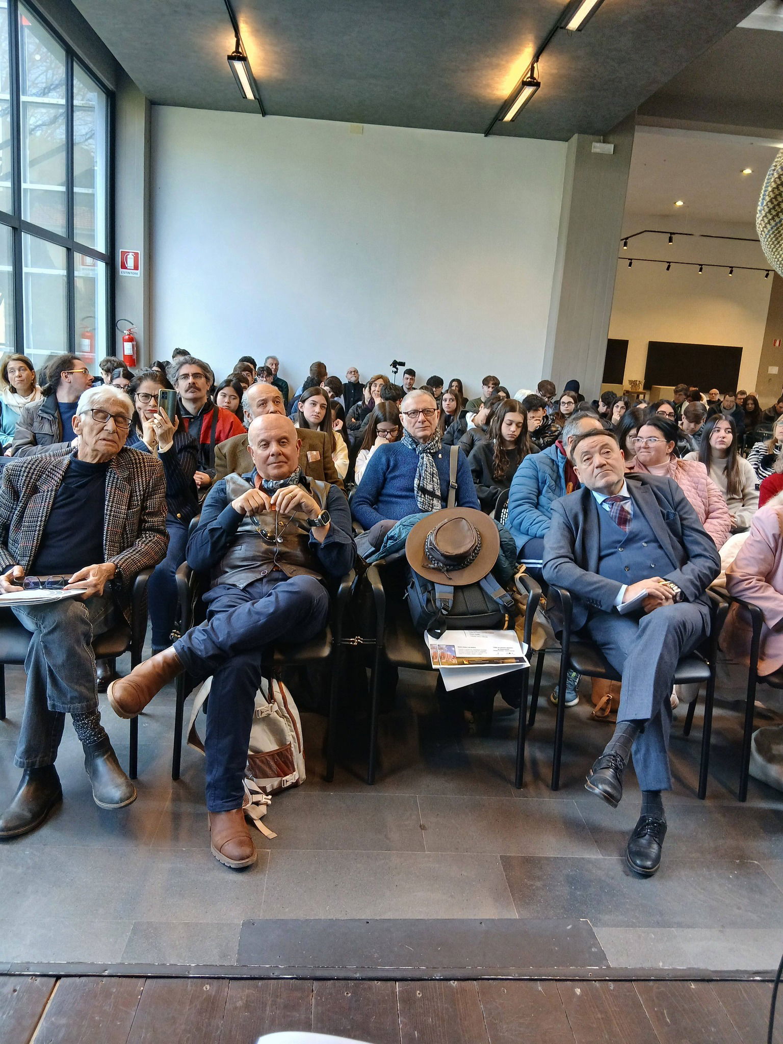 L'Armatura di Vetro e il Galoppo del Tempo