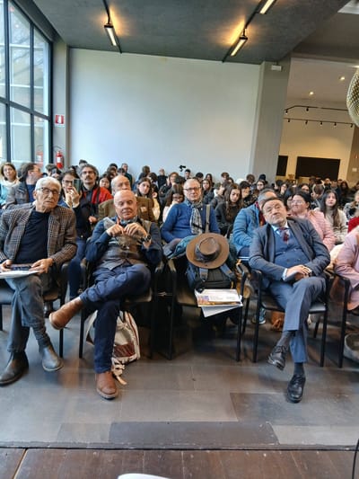 L'Armatura di Vetro e il Galoppo del Tempo