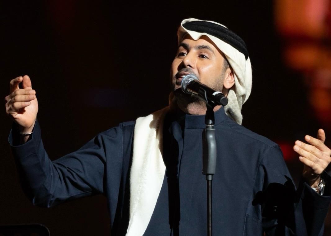 فؤاد عبدالواحد يغني “زفّة” الأمير تركي بن سلمان بن آل سعود في حفل زفافه بالرياض