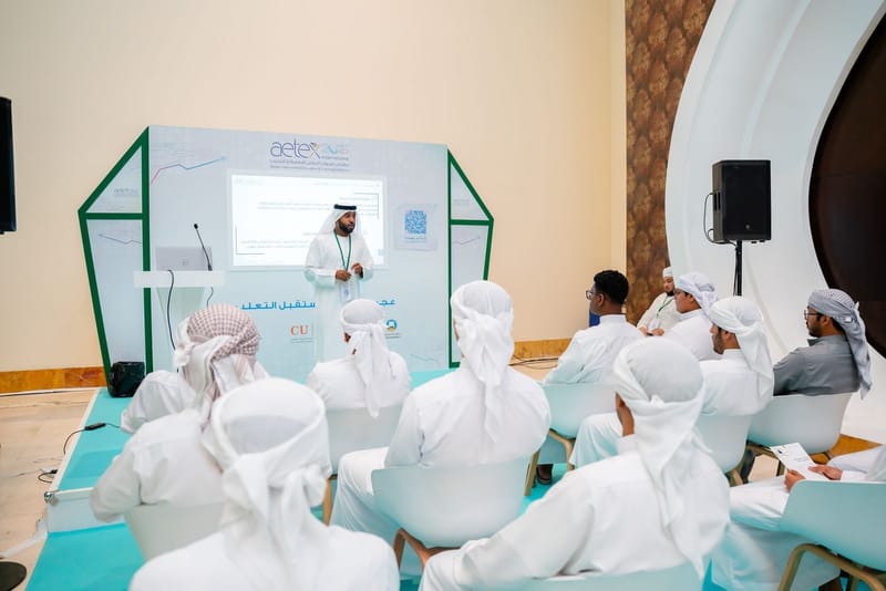 مكتب شؤون المواطنين في عجمان يعرض مبادراته بمعرض عجمان الدولي للتعليم