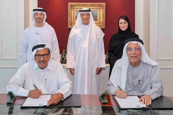 خلف الحبتور يدعم جائزة المقال الإماراتي بمليون درهم