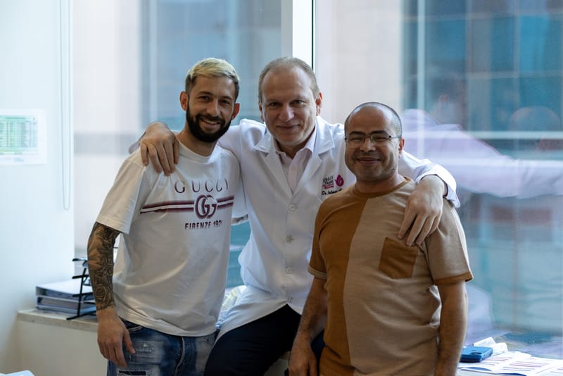 لاعبو شباب الأهلي يخضعون للفحوص الطبية في مستشفى تداوي بدبي