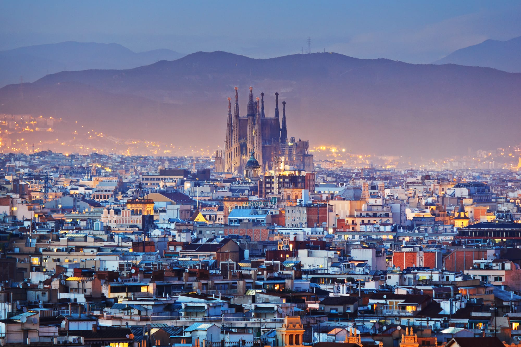 PREȚURI BUNE PENTRU BARCELONA, DE LA 55€ DUS-ÎNTORS!